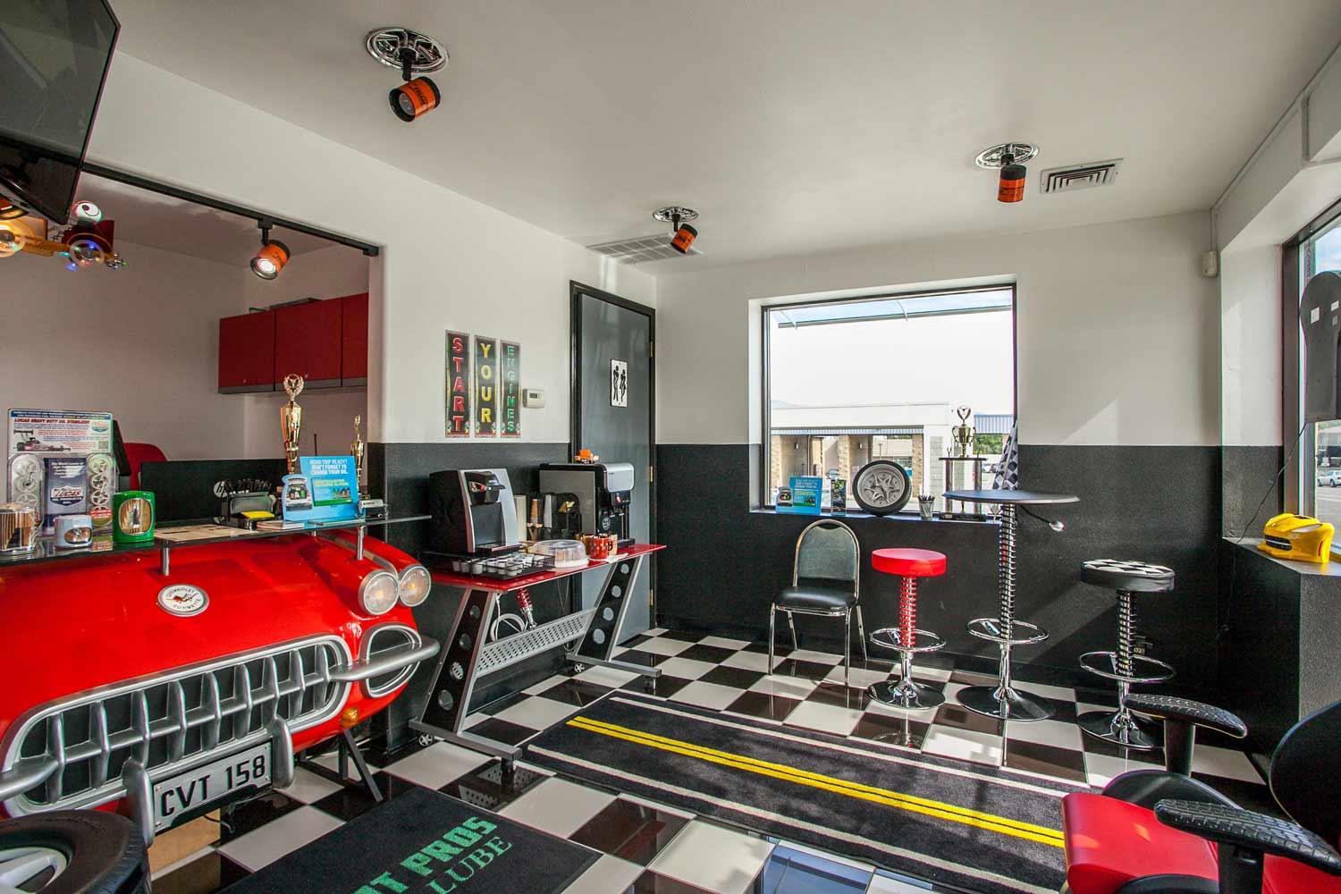 Alignment Pros and Express Lube waiting area in Wenatchee